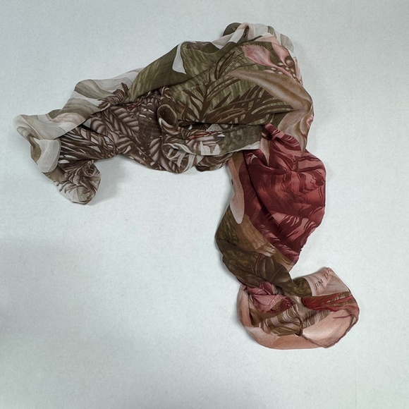 Jim Thompson Luxury Floral Print Silk Square Scarf - Size 44" x 44" -NEW in Bag. - Picture 13 of 15